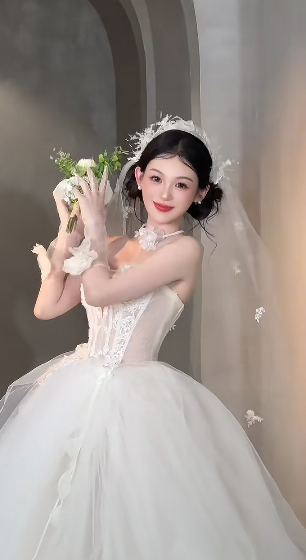 Robe de mariée longue en tulle, coupe trapèze, sans bretelles, avec appliques et voile, C4034