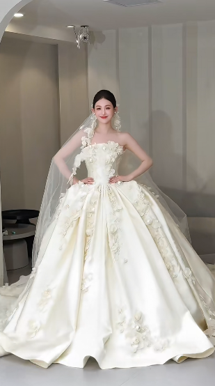 Robe de mariée longue en satin, bustier et voile, effet appliques, style bal de rêve, C4035
