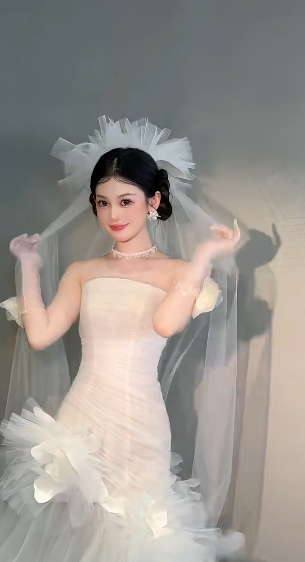 Robe de mariée sirène unique, bustier en tulle avec voile et gants, longue, C4036