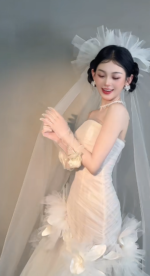Robe de mariée sirène unique, bustier en tulle avec voile et gants, longue, C4036