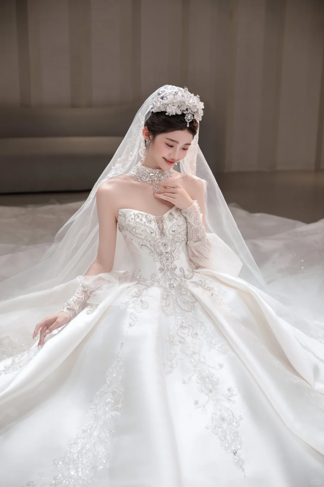 Robe de mariée longue en satin, bustier et voile, effet appliques, style bal de rêve, C4037