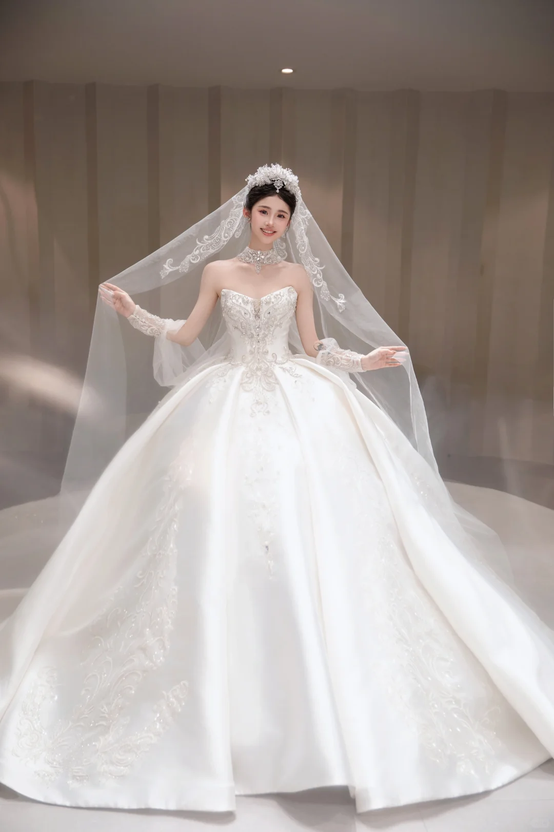 Robe de mariée longue en satin, bustier et voile, effet appliques, style bal de rêve, C4037