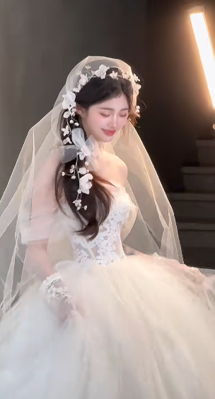 Robe de bal élégante, épaules dénudées, tulle appliqué, gants en voile, robe de mariée longue C4039