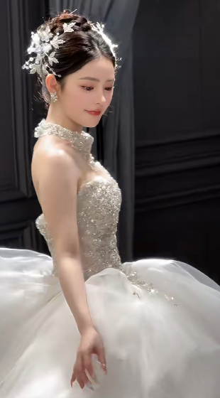 Superbe robe de mariée longue en tulle à sequins et décolleté en cœur C4041