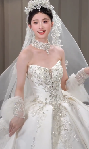 Robe de mariée longue en satin, bustier, avec appliques et voile, effet de rêve, C4046
