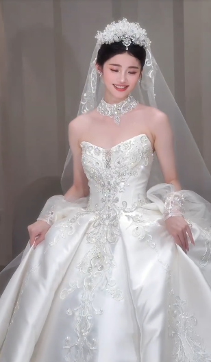 Robe de mariée longue en satin, bustier, avec appliques et voile, effet de rêve, C4046