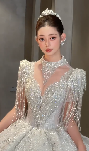 Robe de mariée longue en tulle, sequins et perles, style bal intemporel C4051