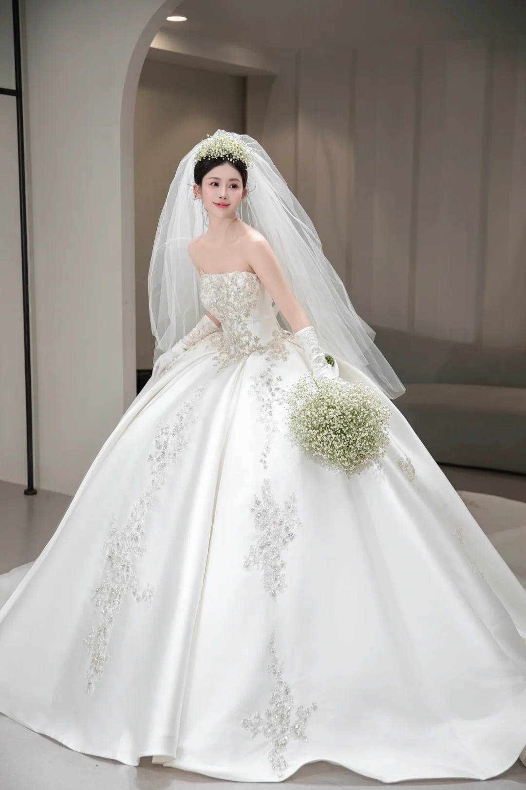 Robe de mariée longue en satin, bustier, avec voile et gants, effet d'illusion, C4052