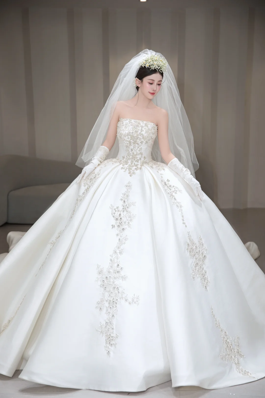Robe de mariée longue en satin, bustier, avec voile et gants, effet d'illusion, C4052