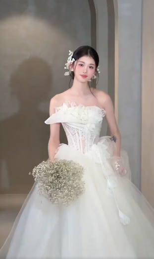 Robe de mariée longue élégante en tulle, sans bretelles, avec appliques, C4053