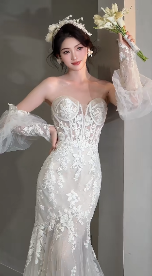Robe de mariée sirène longue en tulle et dentelle avec décolleté en cœur et manches longues C4070