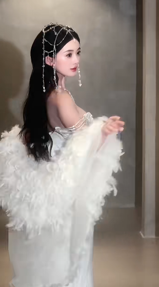 Robe de mariée longue vintage sirène en satin à épaules dénudées et perles C4076