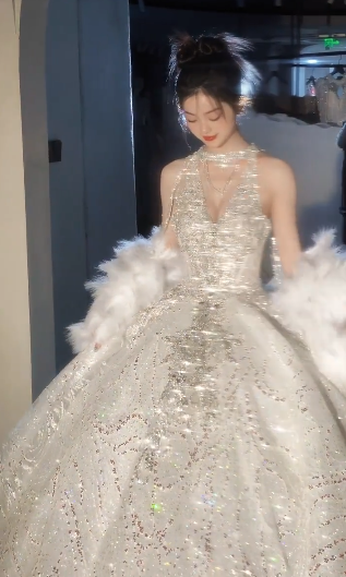Superbe robe de mariée longue en tulle, à paillettes et perles, dos nu, C4078