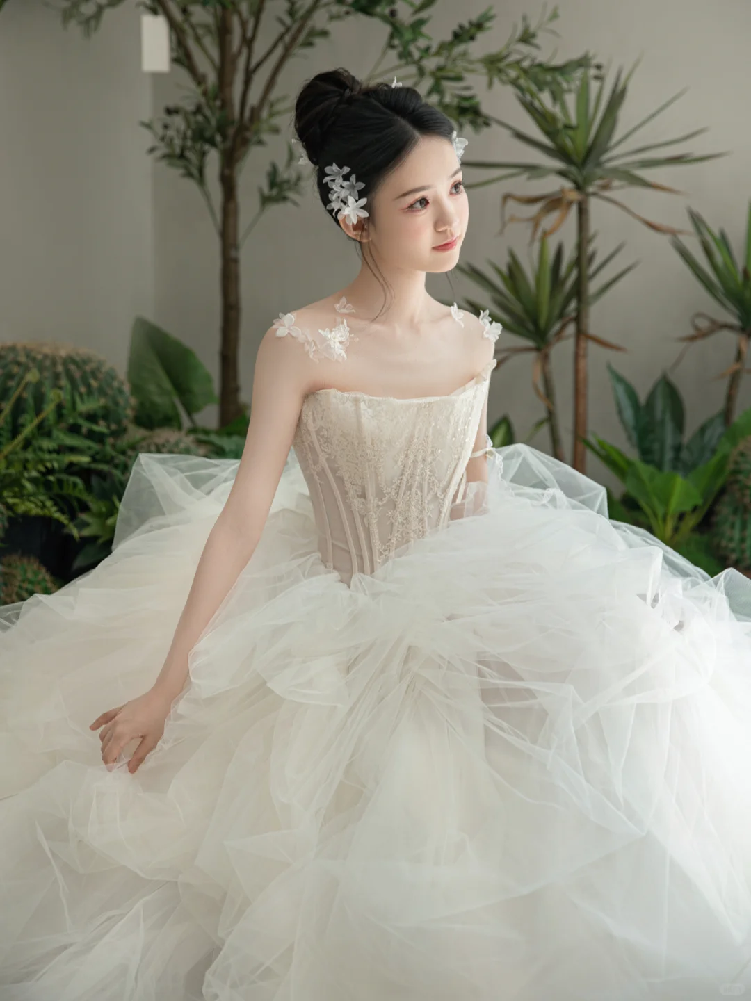 Jolie robe de mariée longue en tulle, sans bretelles, style robe de bal, C4095