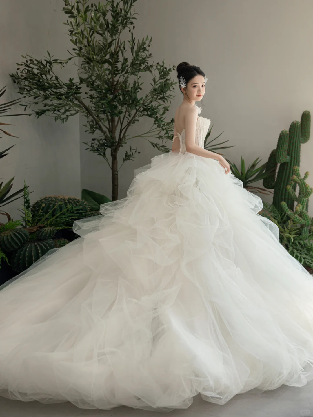 Jolie robe de mariée longue en tulle, sans bretelles, style robe de bal, C4095