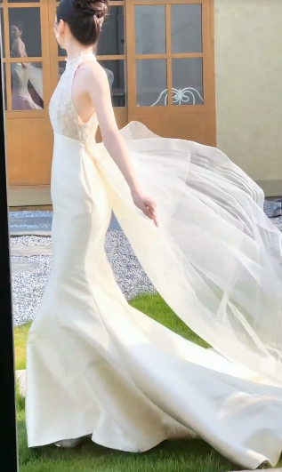 Robe de mariée longue en satin et tulle, décolleté en V profond, style sirène, C4111