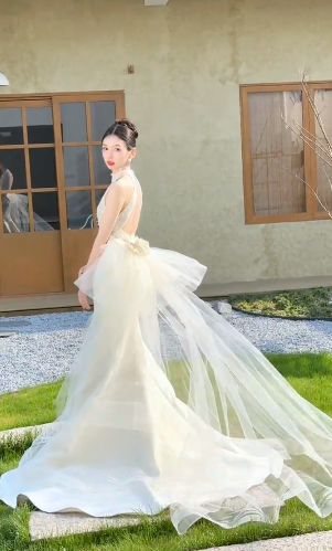 Robe de mariée longue en satin et tulle, décolleté en V profond, style sirène, C4111