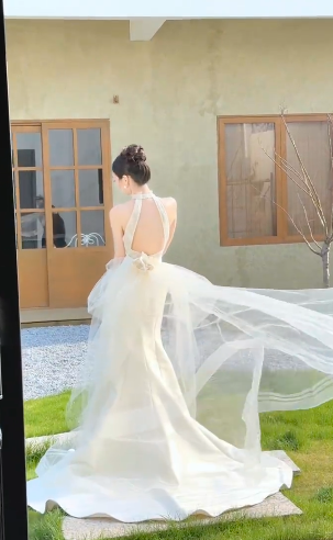 Robe de mariée longue en satin et tulle, décolleté en V profond, style sirène, C4111