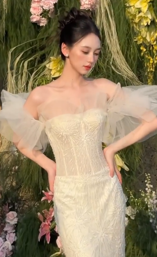 Jolie robe de mariée sirène longue en tulle et dentelle, épaules dénudées, C4122