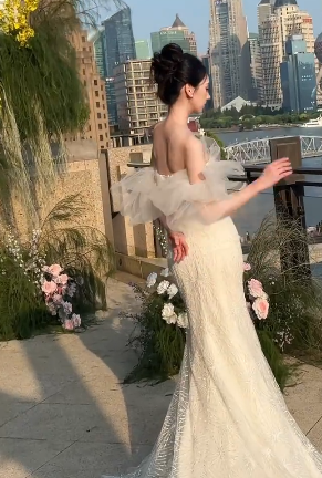 Jolie robe de mariée sirène longue en tulle et dentelle, épaules dénudées, C4122