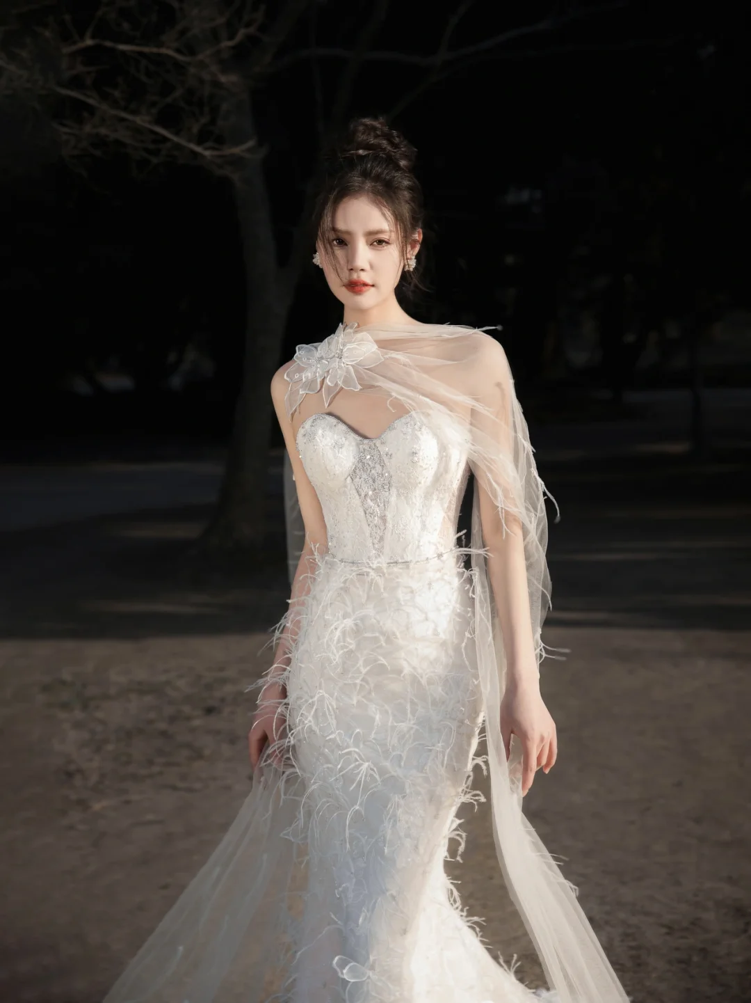 Robe de mariée sirène bustier en tulle et dentelle perlée, longue et rêveuse, C4130