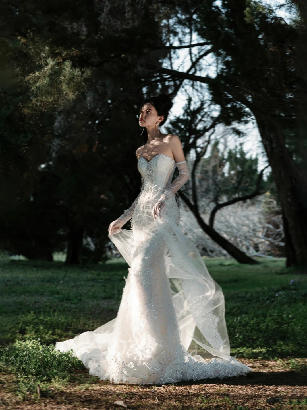 Robe de mariée sirène bustier en tulle et dentelle perlée, longue et rêveuse, C4130