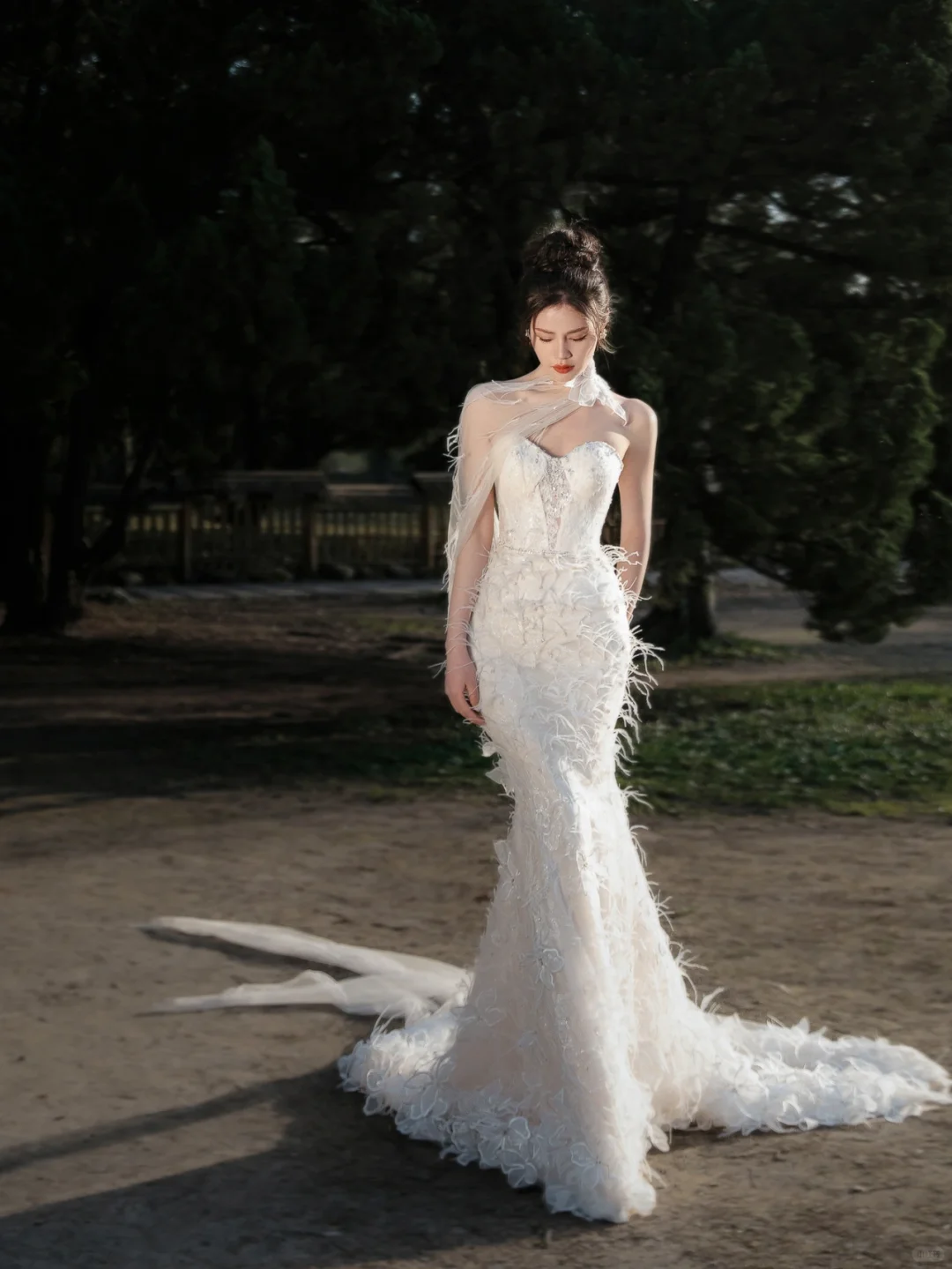 Robe de mariée sirène bustier en tulle et dentelle perlée, longue et rêveuse, C4130