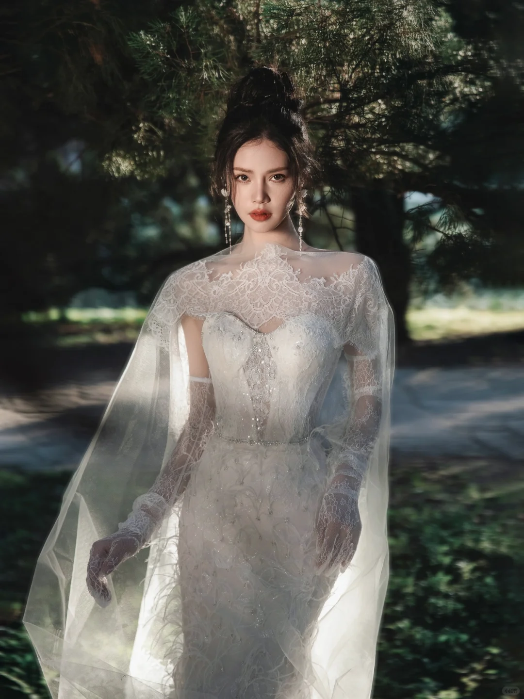 Robe de mariée sirène bustier en tulle et dentelle perlée, longue et rêveuse, C4130