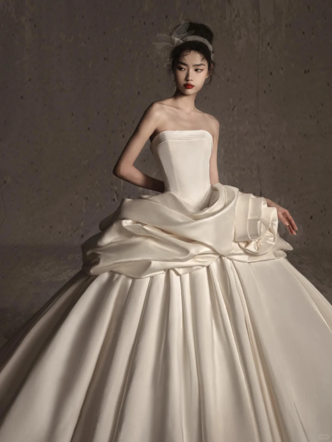 Robe de mariée longue en satin, élégante et bustier, C4134