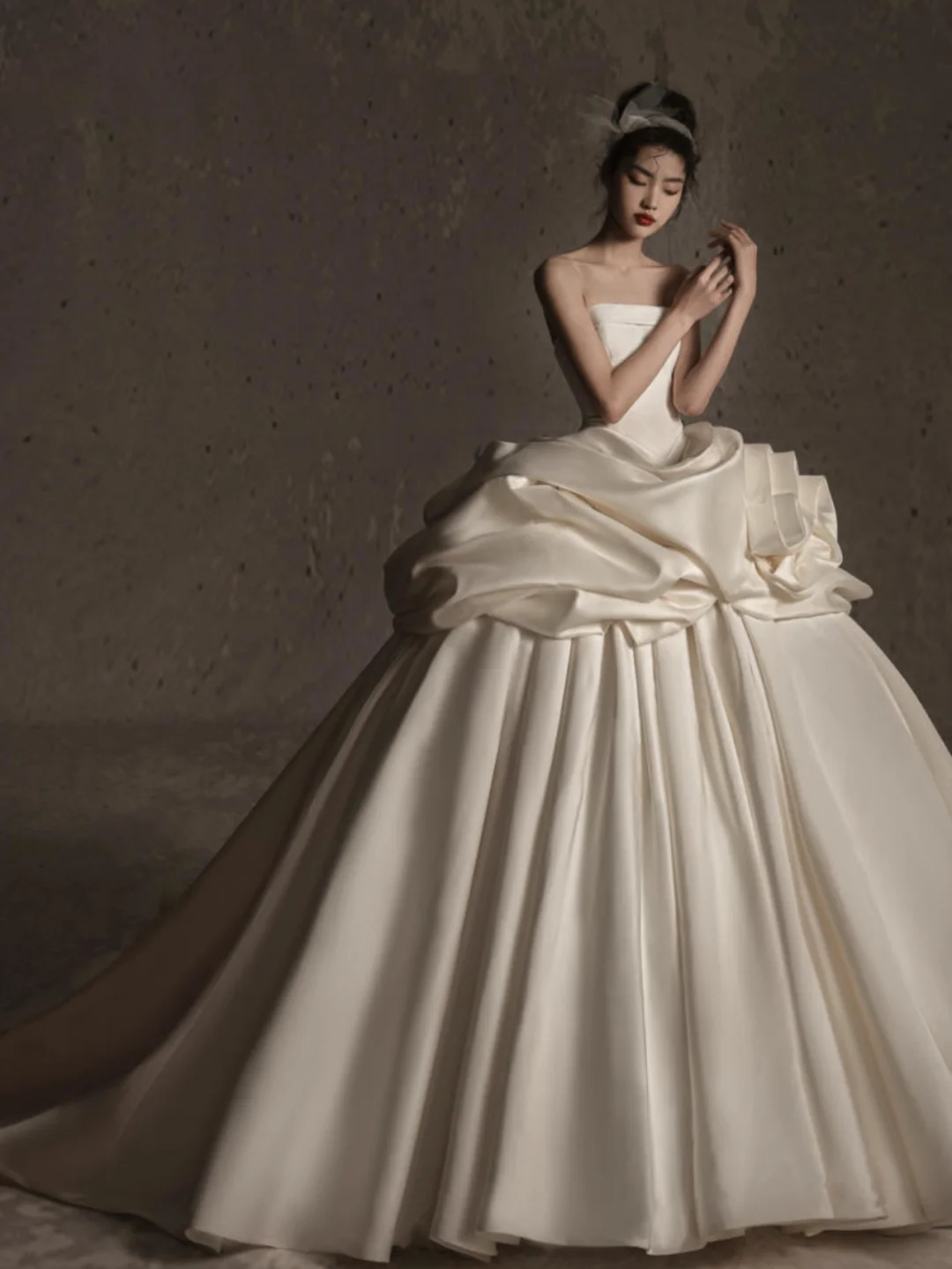 Robe de mariée longue en satin, élégante et bustier, C4134