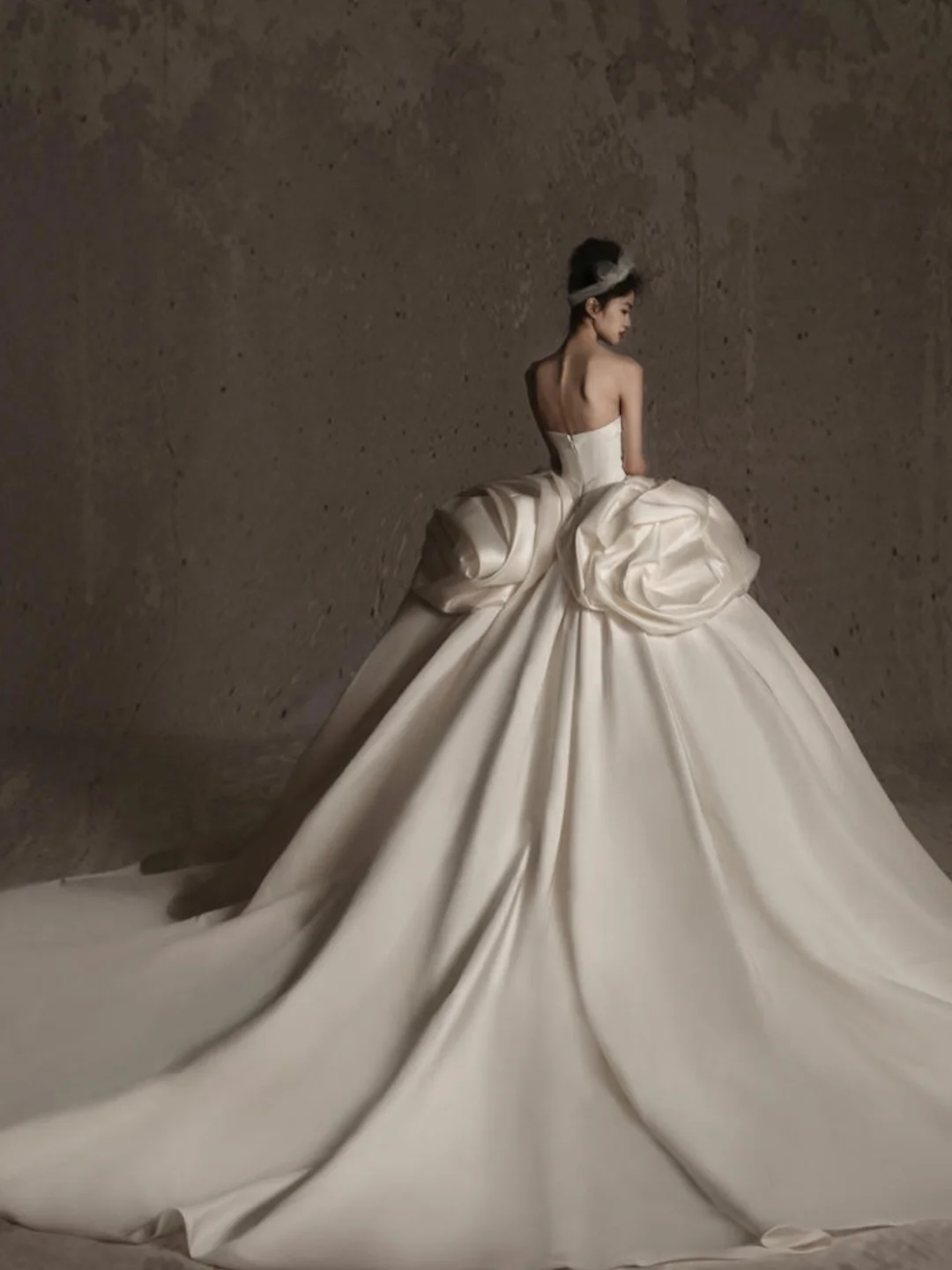 Robe de mariée longue en satin, élégante et bustier, C4134