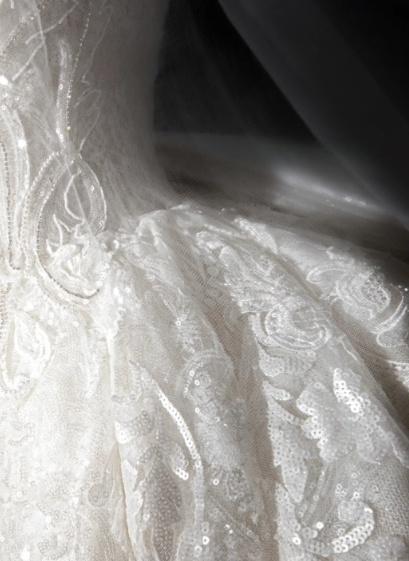 Robe de mariée longue en tulle, dentelle et sequins, manches longues, style bal intemporel, C4137