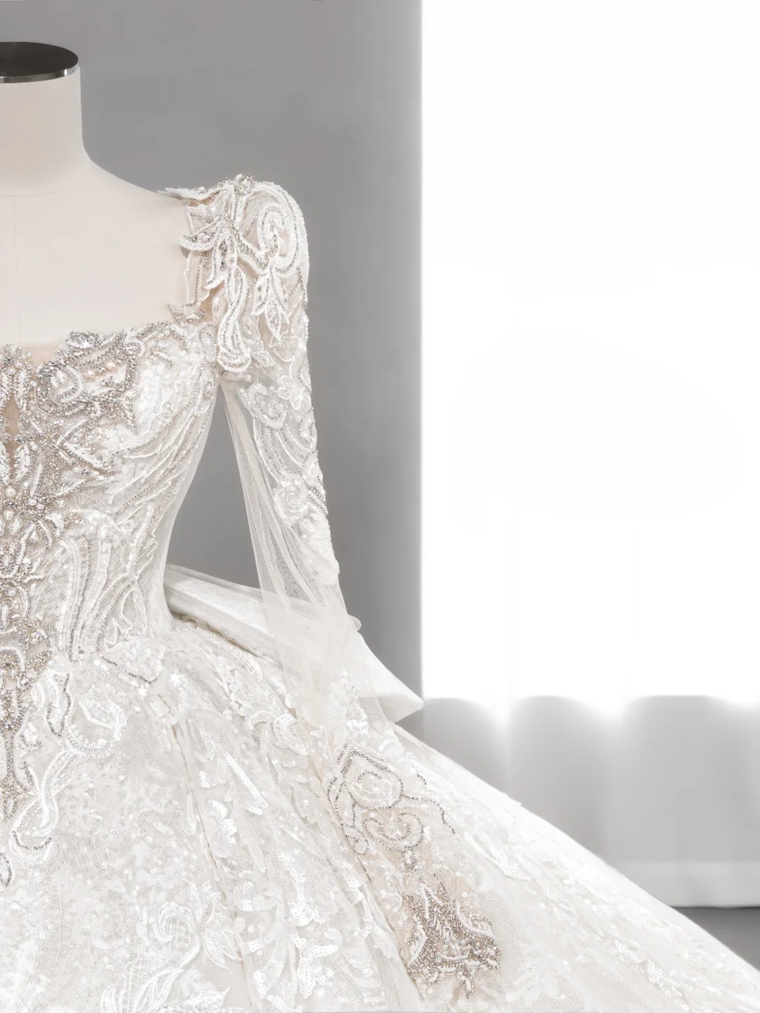 Robe de mariée longue en tulle, dentelle et sequins, manches longues, style bal intemporel, C4137