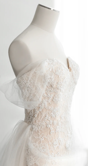 Robe de mariée longue élégante en satin, tulle et dentelle, épaules dénudées, style sirène, C4141