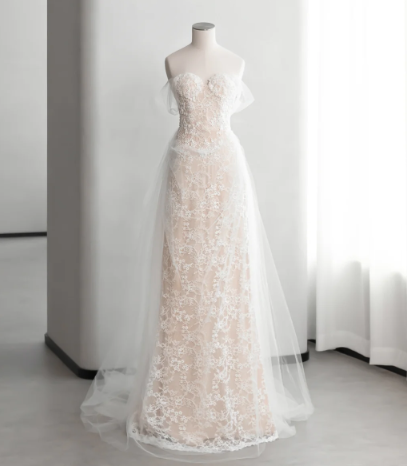 Robe de mariée longue élégante en satin, tulle et dentelle, épaules dénudées, style sirène, C4141