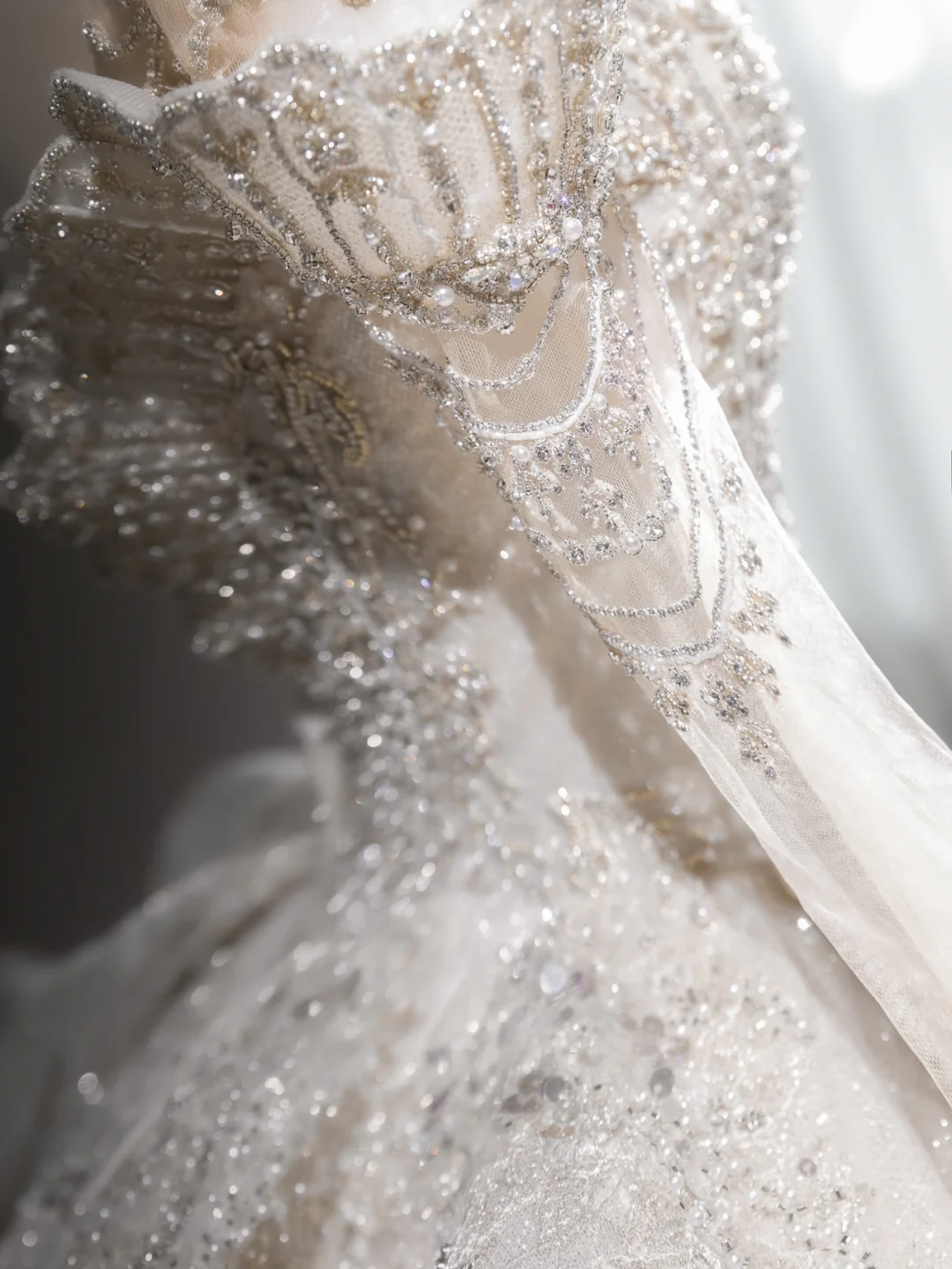 Robe de bal intemporelle à épaules dénudées, tulle, dentelle, paillettes, perles, manches longues, robes de mariée longues C4142