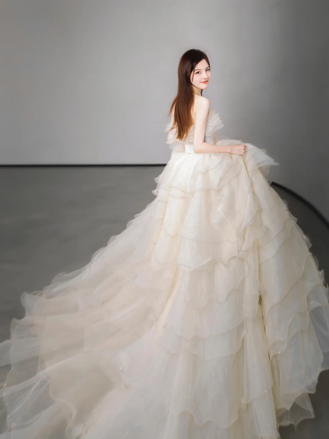 Jolie robe de mariée longue en mousseline de soie, sans bretelles, style robe de bal, C4144