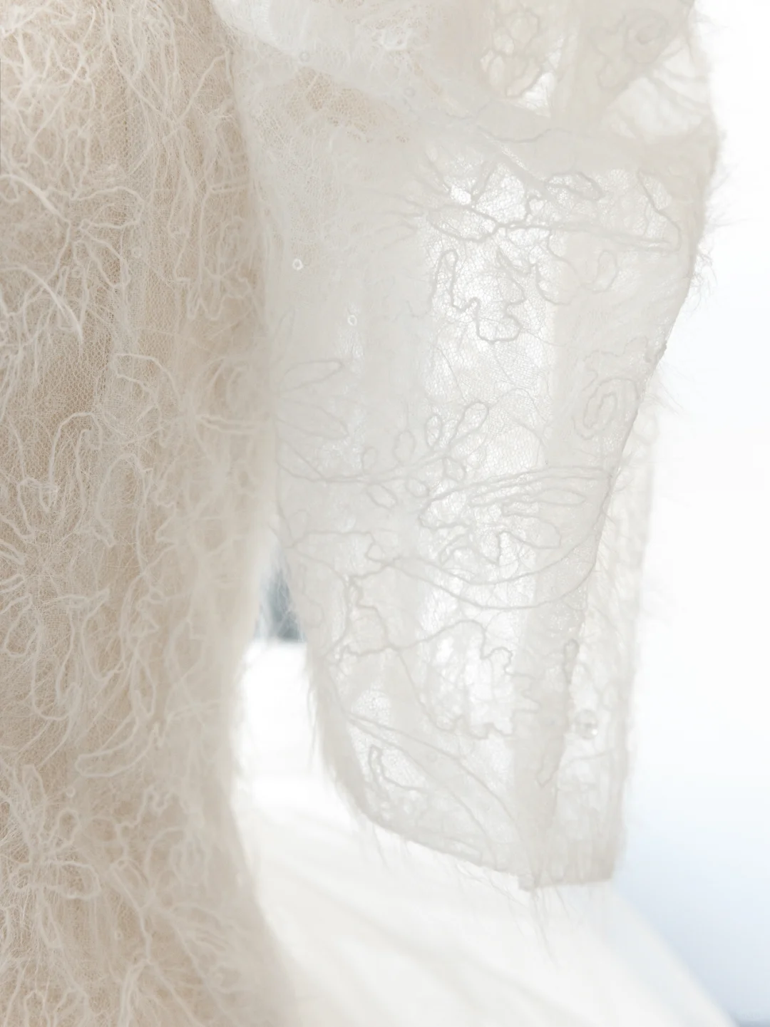 Robe de mariée sirène chic et élégante, en satin, tulle et plumes, manches courtes, longue, C4155