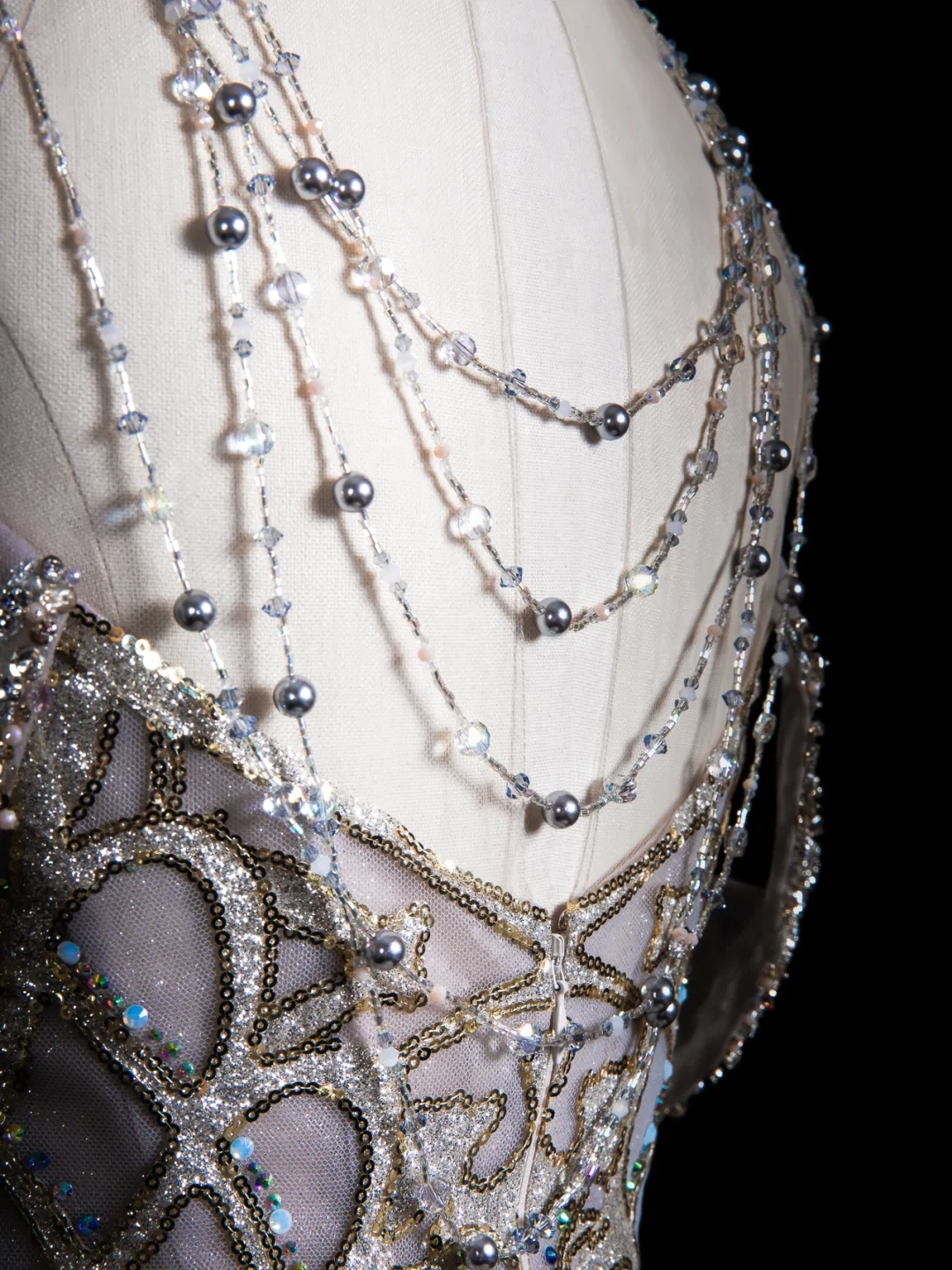 Robe de mariée sirène longue à épaules dénudées et paillettes perlées C4161