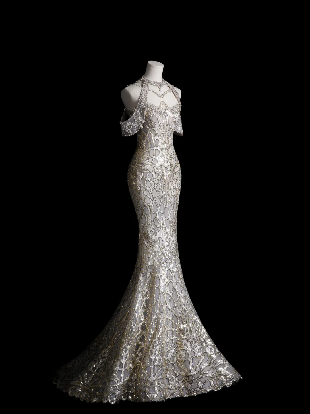 Robe de mariée sirène longue à épaules dénudées et paillettes perlées C4161