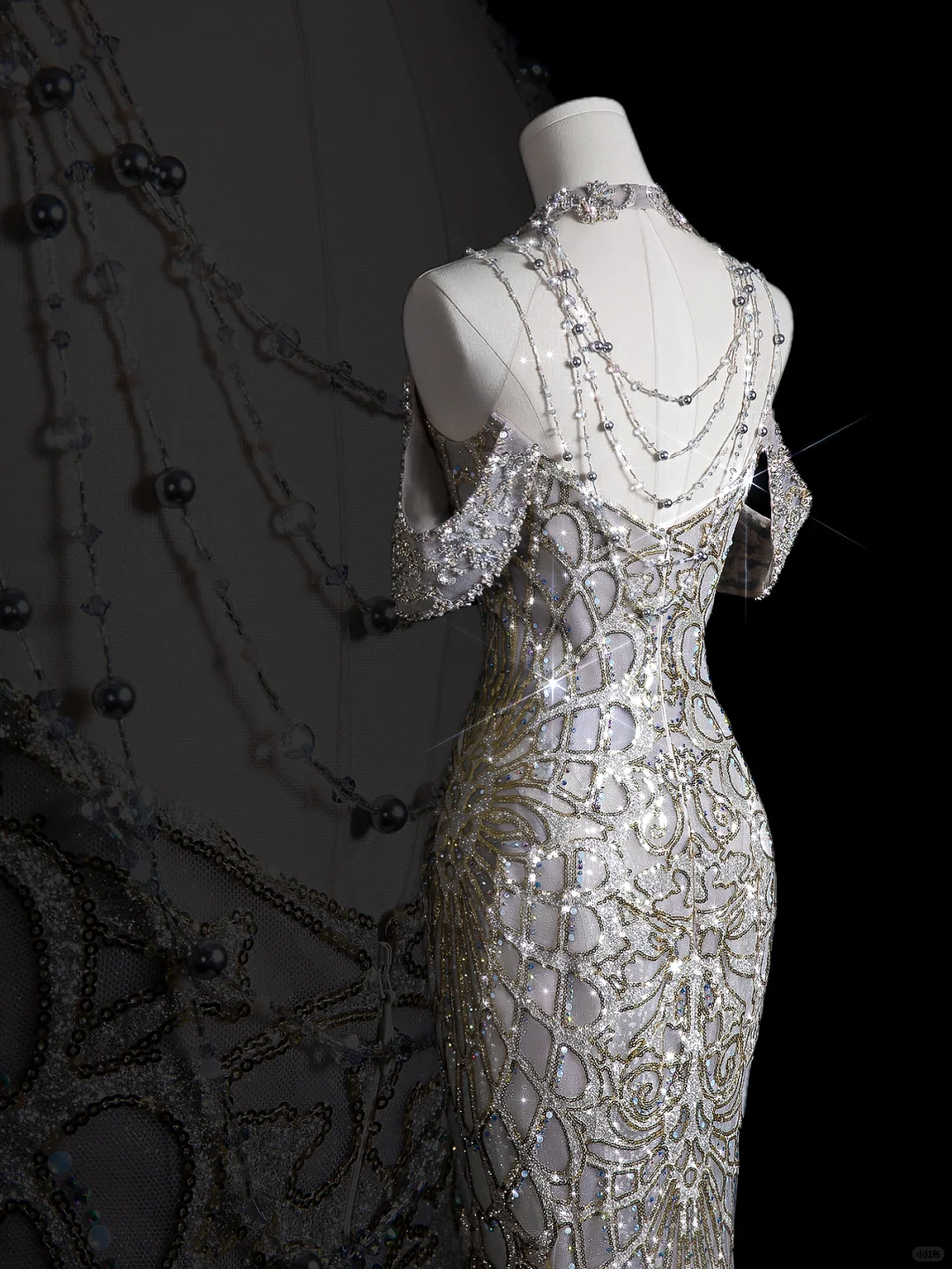 Robe de mariée sirène longue à épaules dénudées et paillettes perlées C4161