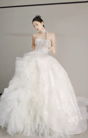 Jolie robe de mariée longue en tulle et dentelle, sans bretelles, C4163