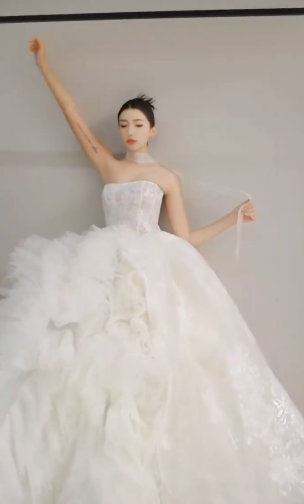 Jolie robe de mariée longue en tulle et dentelle, sans bretelles, C4163
