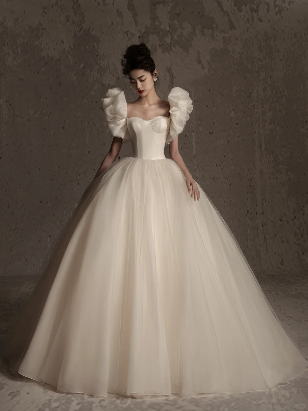 Robe de mariée longue en satin et tulle, décolleté en cœur, style unique, C4165