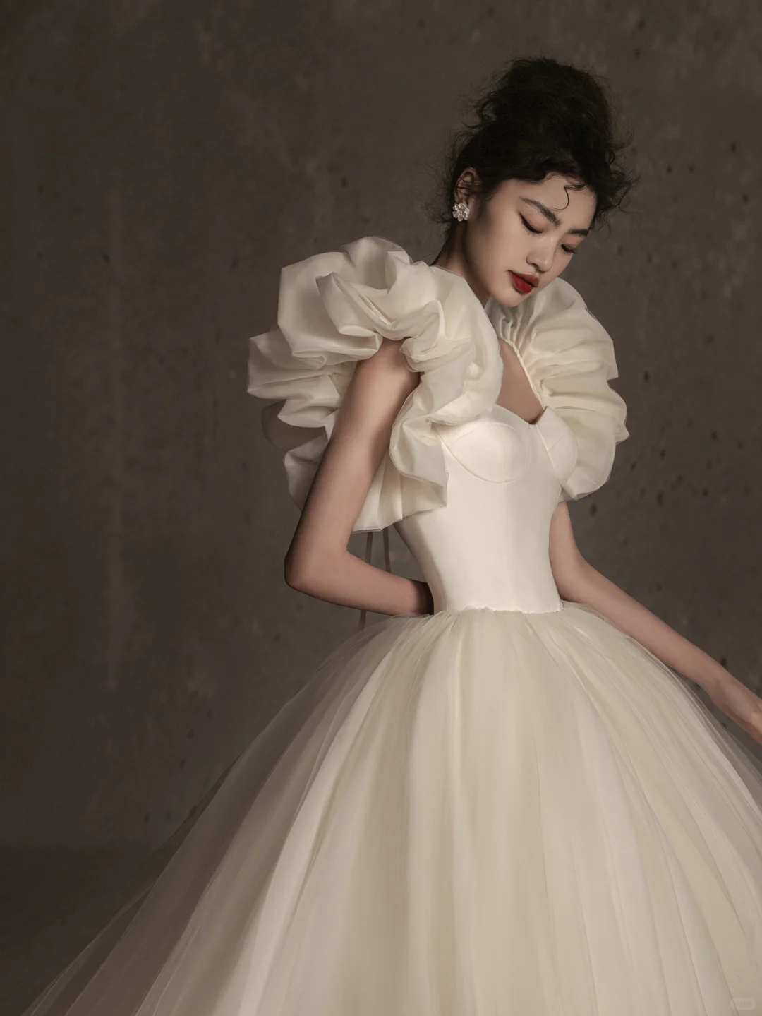 Robe de mariée longue en satin et tulle, décolleté en cœur, style unique, C4165