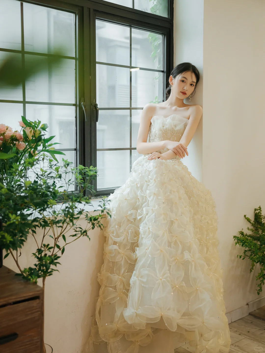 Dreamy Ball Gown Strapless Tulle Beaded Long Wedding Dresses C4174