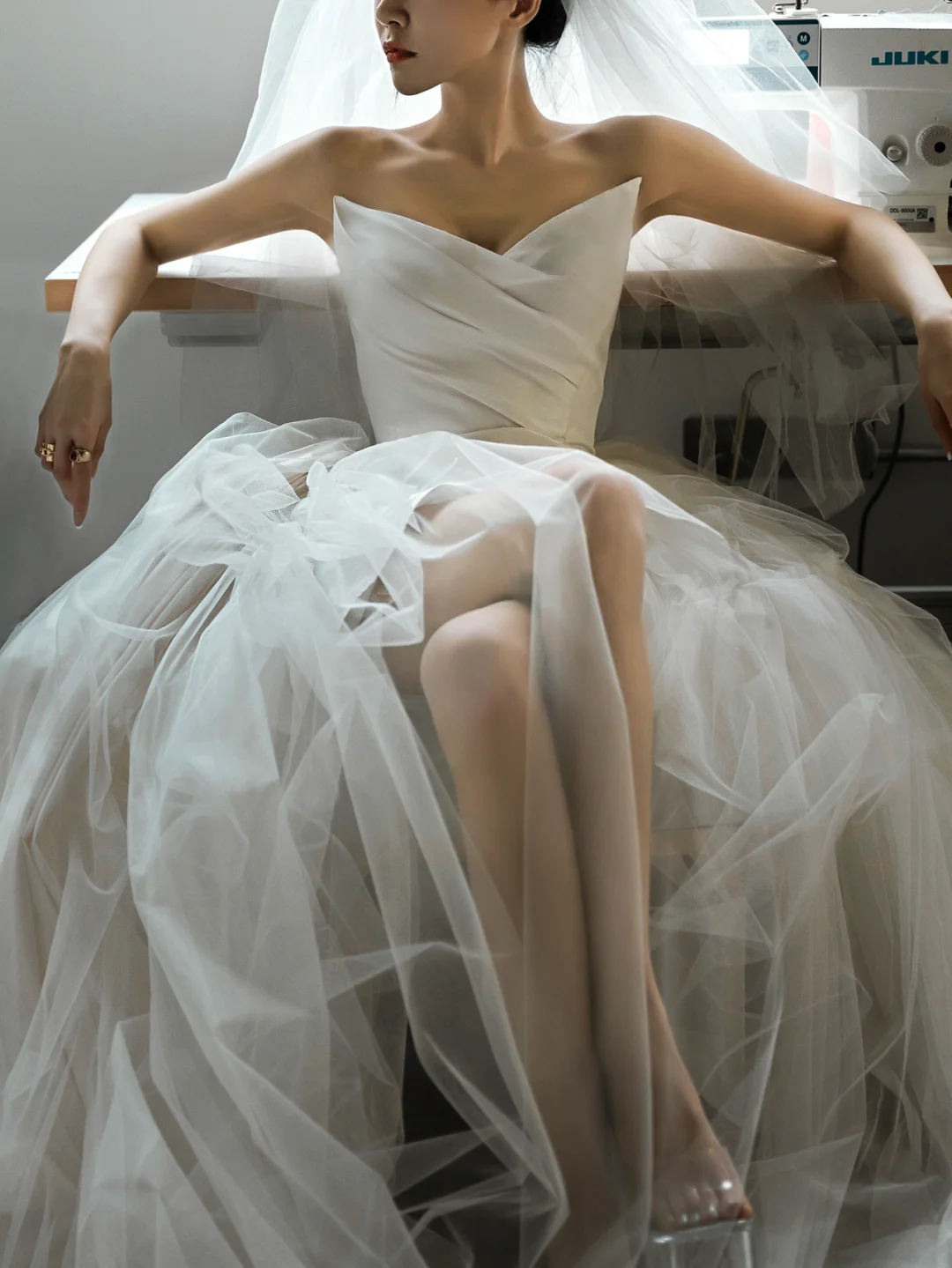 Robe de mariée longue en satin et tulle, sans bretelles, style robe de bal chic, fendue, C4176