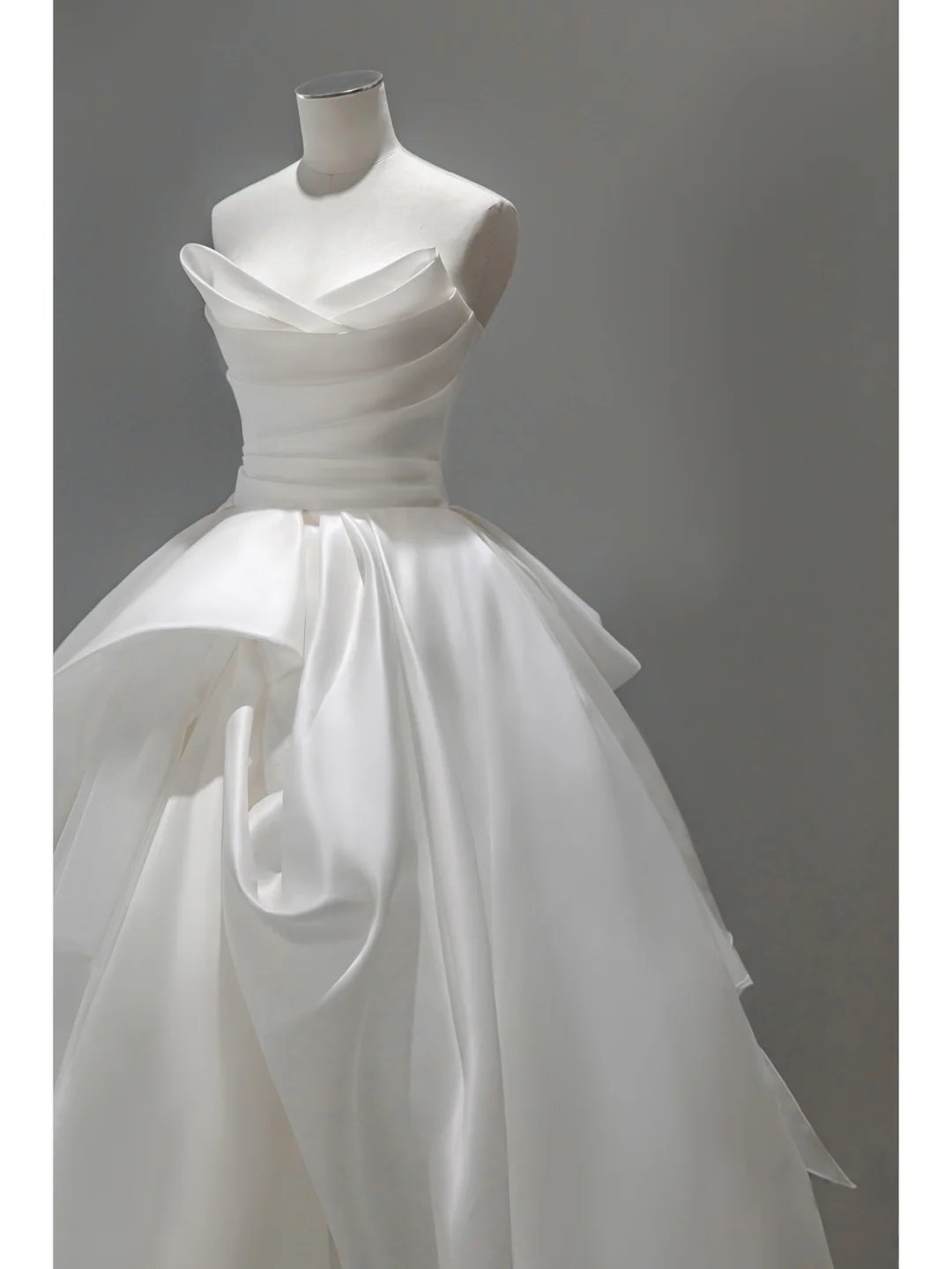 Robe de mariée longue en satin blanc, élégante et bustier, C4178