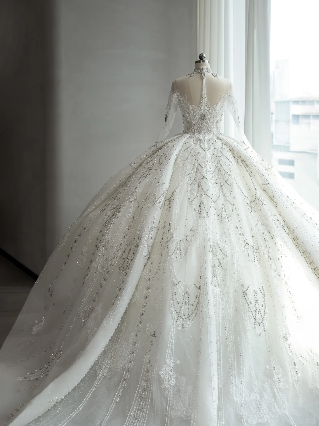 Robe de mariée longue en tulle, paillettes et perles, manches longues, style bal intemporel, C4179
