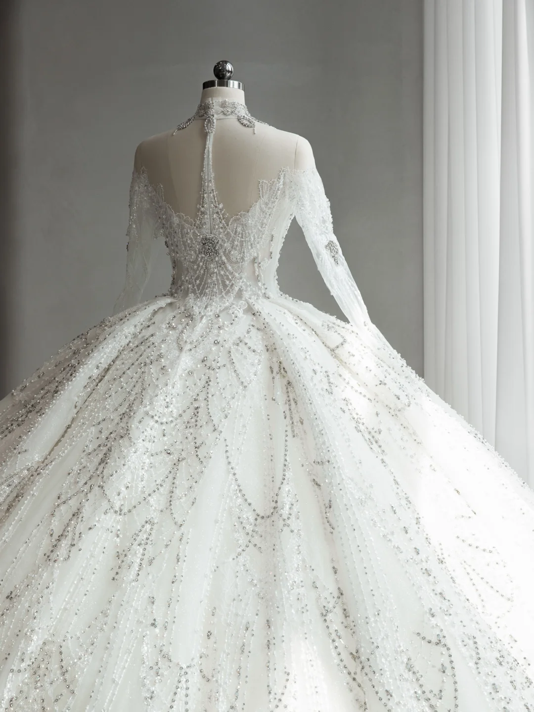 Robe de mariée longue en tulle, paillettes et perles, manches longues, style bal intemporel, C4179